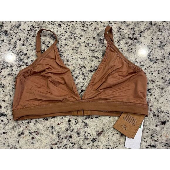 Calvin Klein Women's Form to Body Lightly Lined Triangle Bralette - Picture 2 of 5